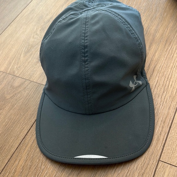 Lot of 3 running hats.  2 Under Armour, 1 Adidas - Picture 5 of 9